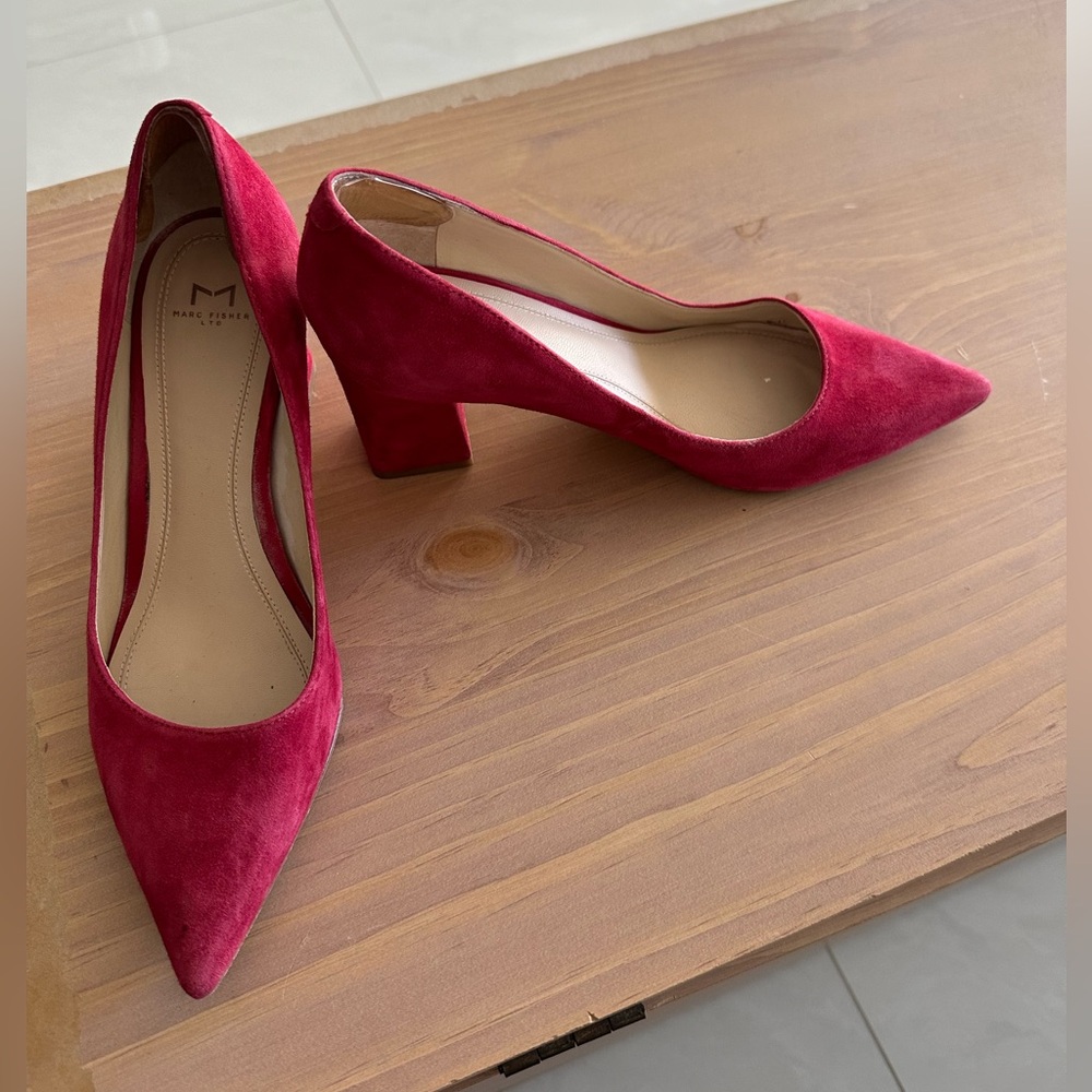 Red Marc Fisher size 8M 👠